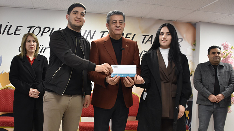 Belediyeden Yeni Evlenen Çiftlere 60 Bin Lira Yardım: Hangi Şehirlerde Uygulanıyor, Şartlar Neler?