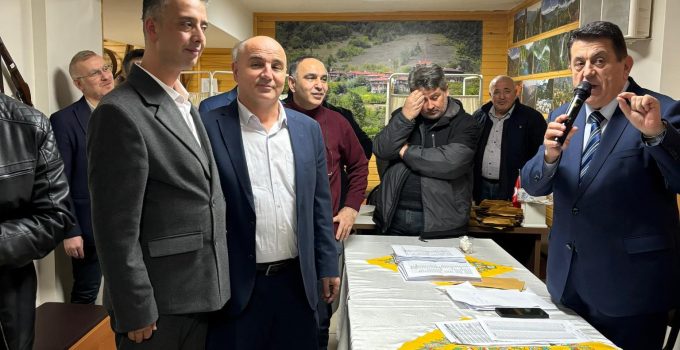 Loç Yöresi Derneği Genel Kurulu: Yaşar Kut Yeniden Başkan Seçildi!