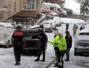 Ümraniye’de Buzlanan Yolda Otomobil Takla Attı: Faciadan Dönüldü!