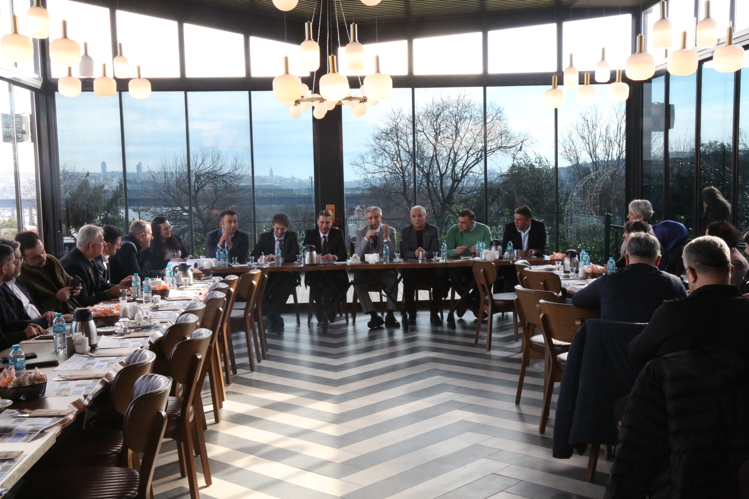 Muhtarlar ve İETT Yetkilileri Eyüpsultan’ın Ulaşım Sorunlarını Görüştü