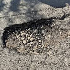 Gaziosmanpaşa Yolları Köstebek Yuvası Gibi! Rami Yeni Mahalle’den Çıkan Yol Çukurlarla Dolu – Vatandaşlar İsyan Ediyor: “Aylardır Yapılmıyor, Patates Çukuru Oldu!”