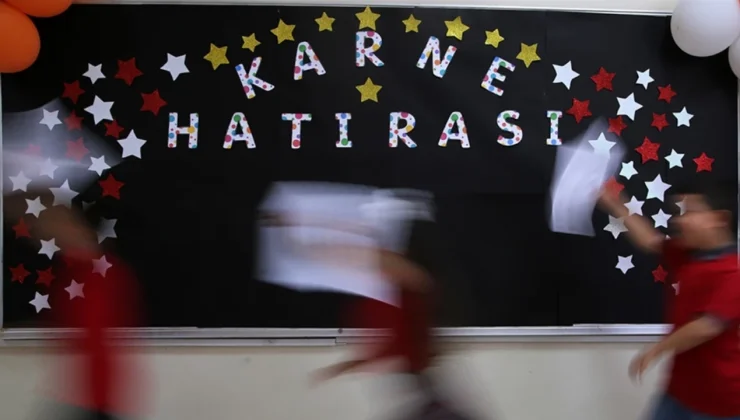 2026 Karne Günü: Okullar Yarım Gün Mü Olacak? MEB Son Dakika Açıklamaları ve Karne Dağıtım Saatleri