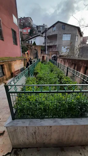 Uzun Evliya Camii ve Türbesi: Beykoz’un Sahilindeki Manevi Huzur Noktası