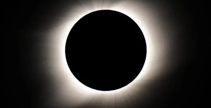 Yüzyılın En Uzun Güneş Tutulması Geliyor: 2 Ağustos 2027’de Gökyüzü 6 Dakika 23 Saniye Karanlığa Gömülecek!