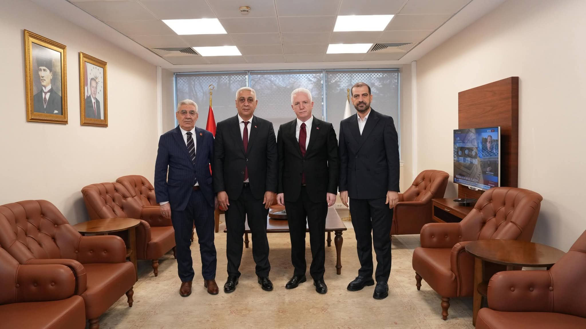 Gaziosmanpaşa Erzurumlular Derneği Başkanı Orhan Tanas ve Yönetimi, İstanbul Valisi Davut Gül’ü Makamında Ziyaret Etti: Teşekkür ve Başarı Dilekleri!