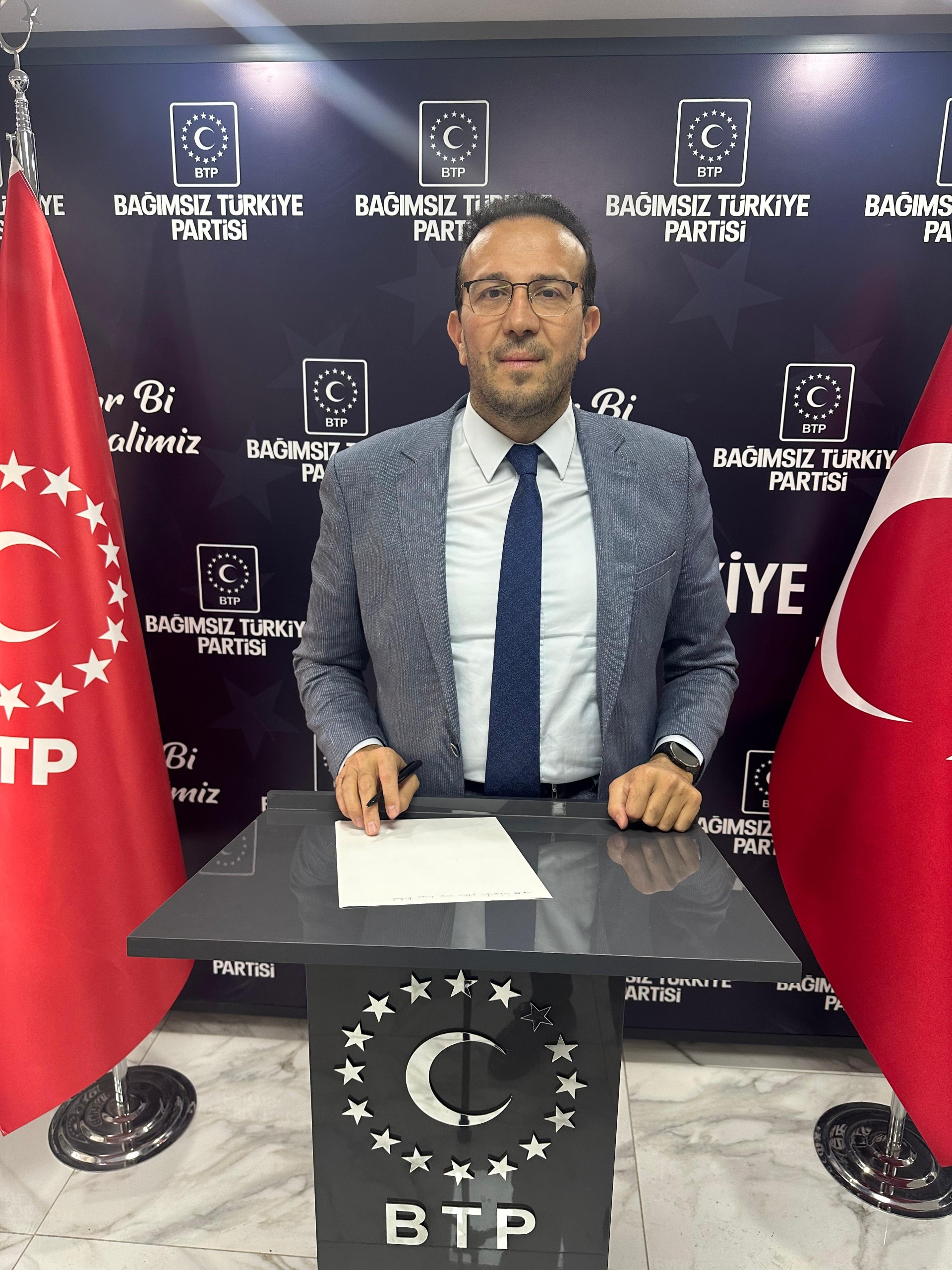 Bağımsız Türkiye Partisi (BTP) Sözcüsü Lütfullah Önder düzenlediği basın toplantısında İslam dünyasının Ramazan ayını tebrik etti.