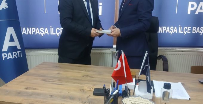 Yarbay Işık Anahtar Parti’ye Geçti! Yıldıztabya Radyocusu 100 Üye ile Partiye Katıldı, “İkinci Evim” Dedi