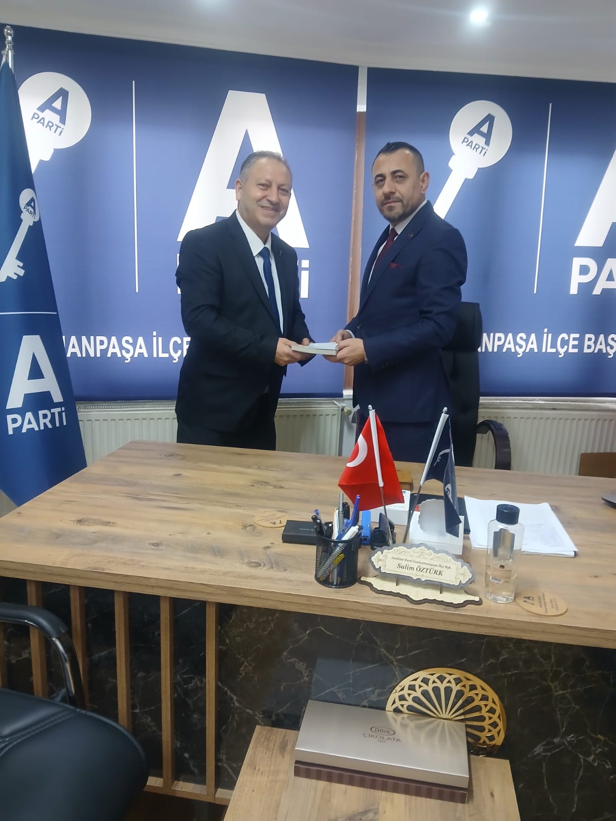 Yarbay Işık Anahtar Parti’ye Geçti! Yıldıztabya Radyocusu 100 Üye ile Partiye Katıldı, “İkinci Evim” Dedi