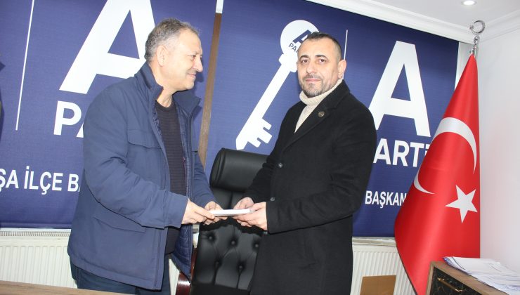 Yarbay Işık Anahtar Parti’ye Geçti! Yıldız Tabya Radyocusu 100 Üye ile Partiye Katıldı, “İkinci Evim” Dedi