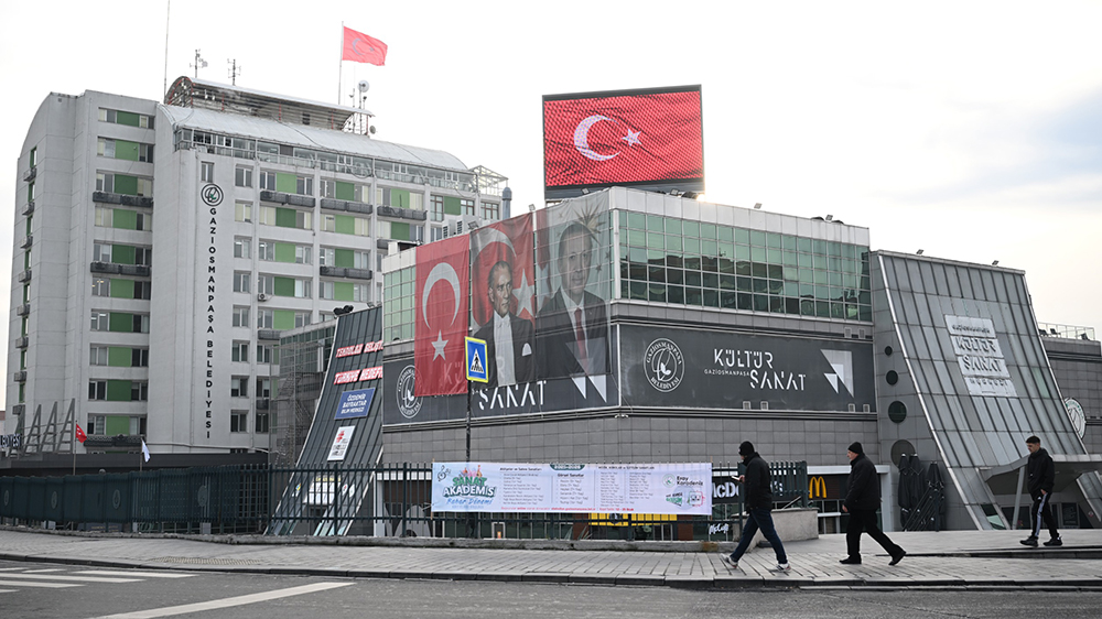 HAİN PROVOKASYONA KARŞI GAZİOSMANPAŞA’DA EKRANLAR TÜRK BAYRAĞIYLA DONATILDI