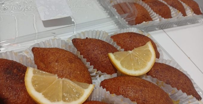 Evde En Kolay ve Çatlamayan İçli Köfte Tarifi – Adım Adım Püf Noktalarıyla