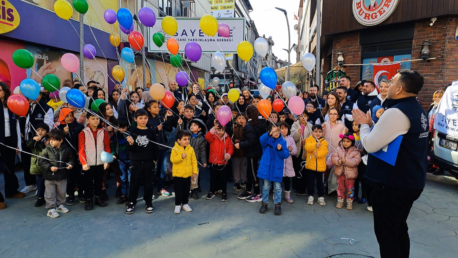 Bayram Öncesi Yüzleri Güldüren Organizasyon: 150 Çocuğa Bayramlık Desteği