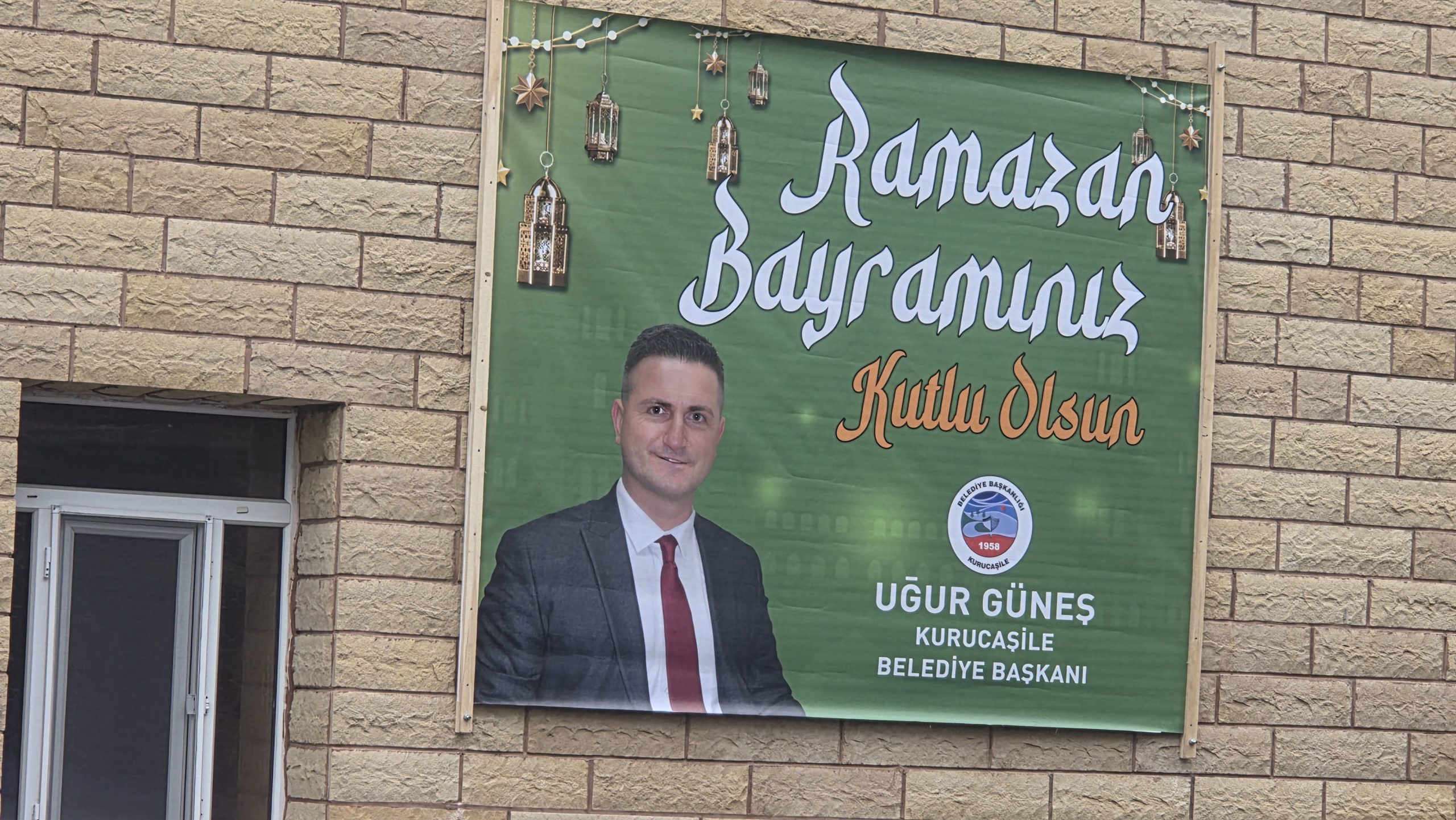 Bartın Kurucaşile’de Camii Duvarına Asılan Pankart Krizi: “Reklam mı, Saygısızlık mı?” Tartışması Alevlendi