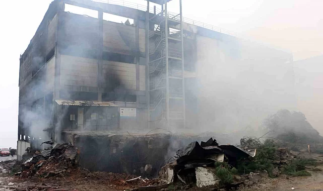 Trabzon’da Fındık Fabrikasında Yangın: Soğutma Çalışmaları Sürüyor, 3 Kişi Hafif Yaralandı