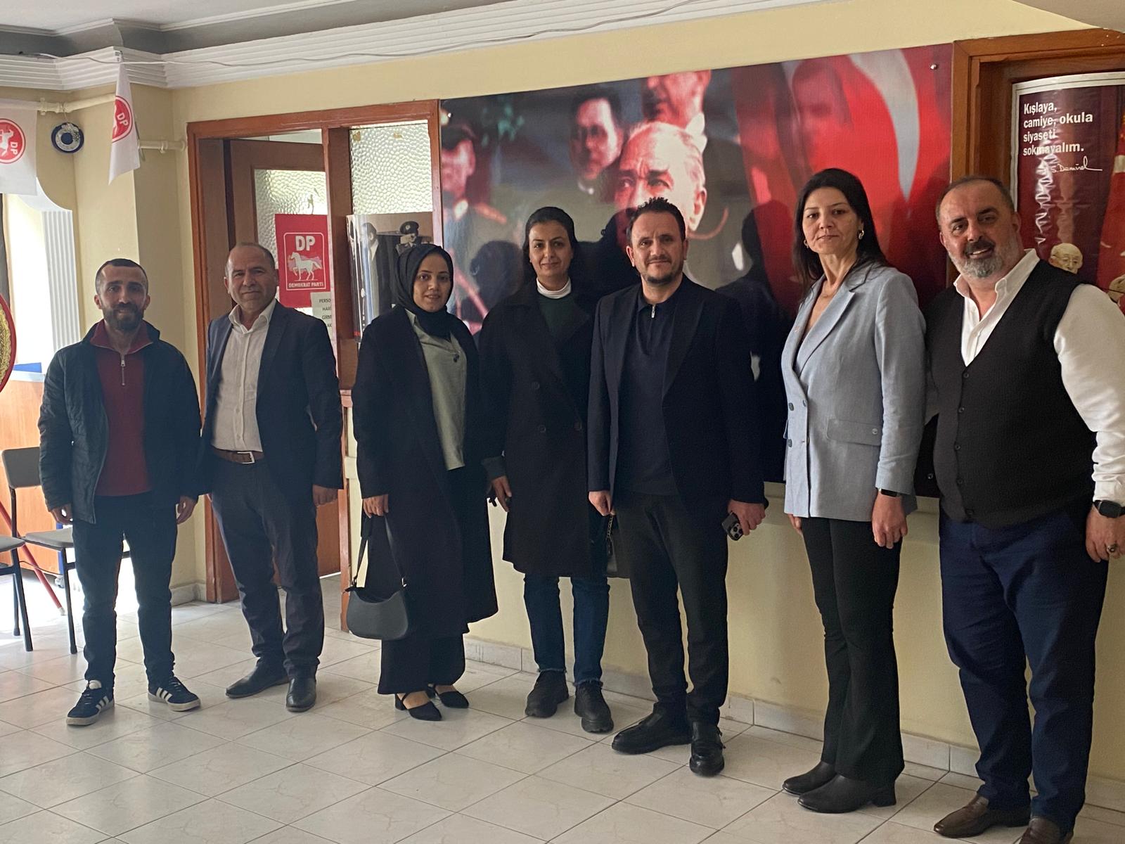 Gaziosmanpaşa’da Siyasi Nezaket Ziyareti: DEM Parti, Demokrat Parti İlçe Başkanlığı’nı Ziyaret Etti.