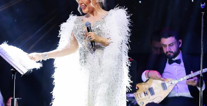 SAFİYE SOYMAN’A MASALSI KOSTÜM