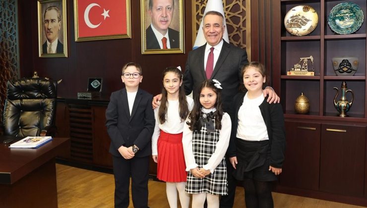 Sultangazi Belediye Başkanı Abdurrahman Dursun, 23 Nisan Ulusal Egemenlik ve Çocuk Bayramı dolayısıyla bir mesaj yayınladı: