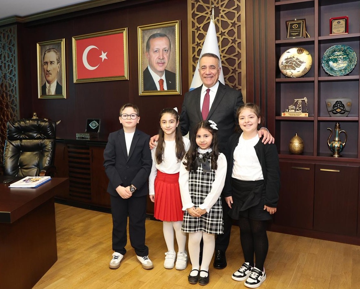 Sultangazi Belediye Başkanı Abdurrahman Dursun, 23 Nisan Ulusal Egemenlik ve Çocuk Bayramı dolayısıyla bir mesaj yayınladı: