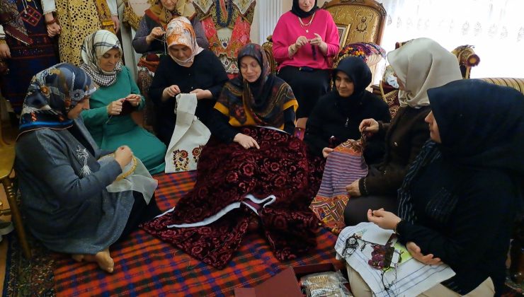 47 Yaşında Üniversiteye Başladı, Kınalı Muhacir Kültürünü Geleceğe Taşıyor