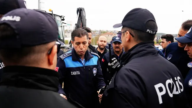 Arnavutköy’de Hizmete İBB Engeli: CHP’li Meclis Üyeleri ve Zabıta Çalışmalara Müdahale Etti!