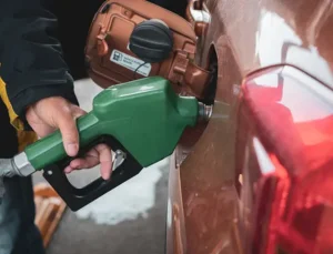 Akaryakıta Dev İndirim! Benzin ve Motorin 70 TL’nin Altına Düşüyor (8 Mayıs 2026)