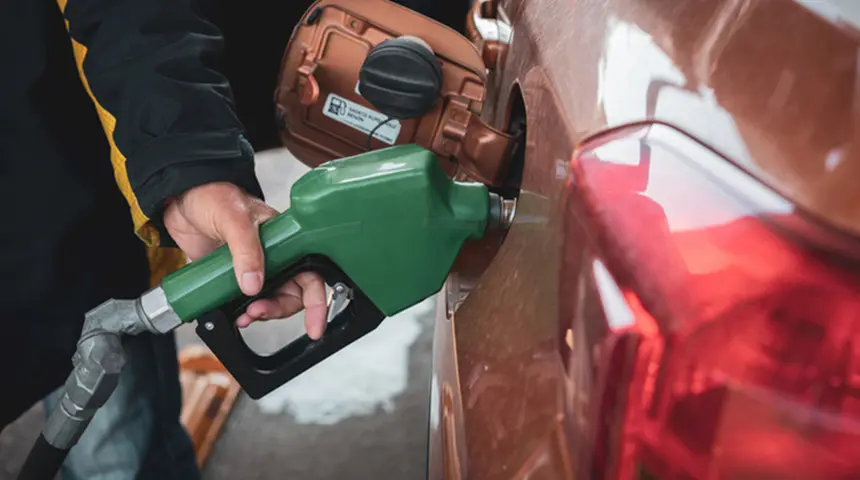 Akaryakıta Dev İndirim! Benzin ve Motorin 70 TL’nin Altına Düşüyor (8 Mayıs 2026)