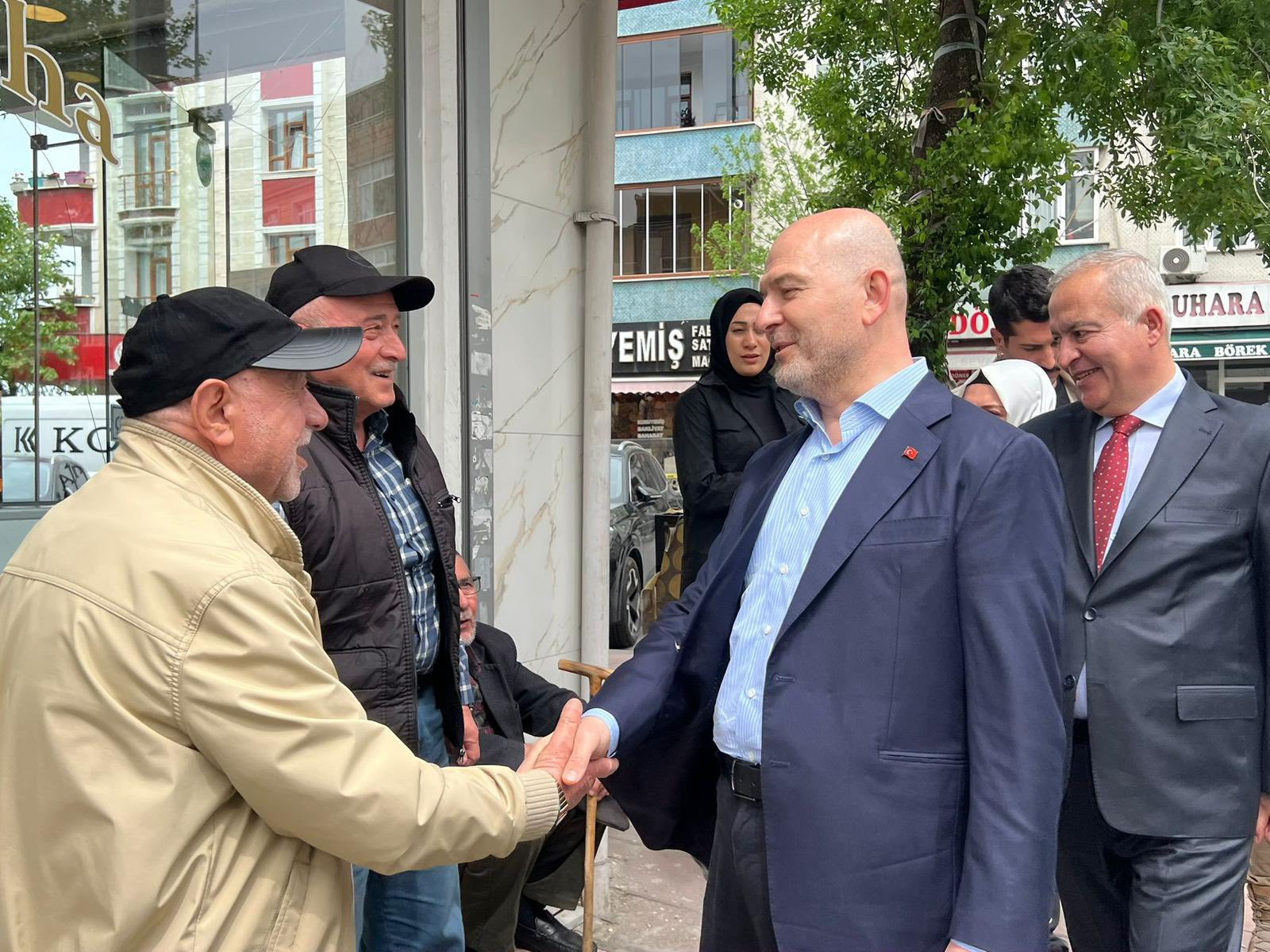 AK Parti İstanbul 2. Bölge Milletvekilleri Gaziosmanpaşa’da gönül köprüleri kurdu.