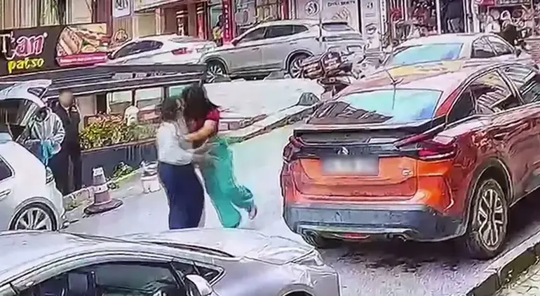 İstanbul’da Trafikte Kafa Atan Fenomene 180 Bin TL Ceza! Ehliyetine El Konuldu, Aracı Trafikten Men Edildi