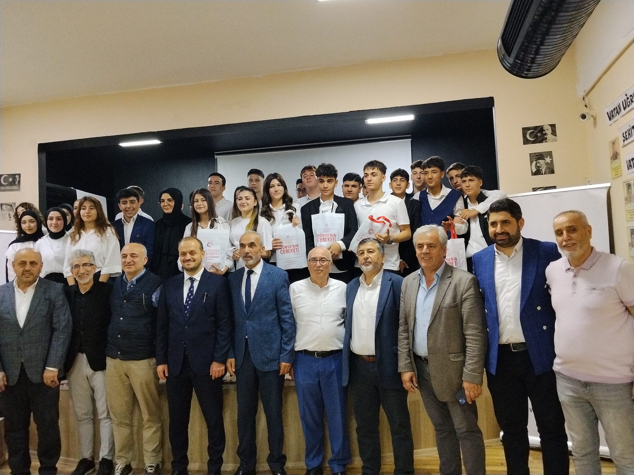Gaziosmanpaşa’da Akif Ruhu: Fahreddin Paşa Anadolu Lisesi’nde Muhteşem Program!