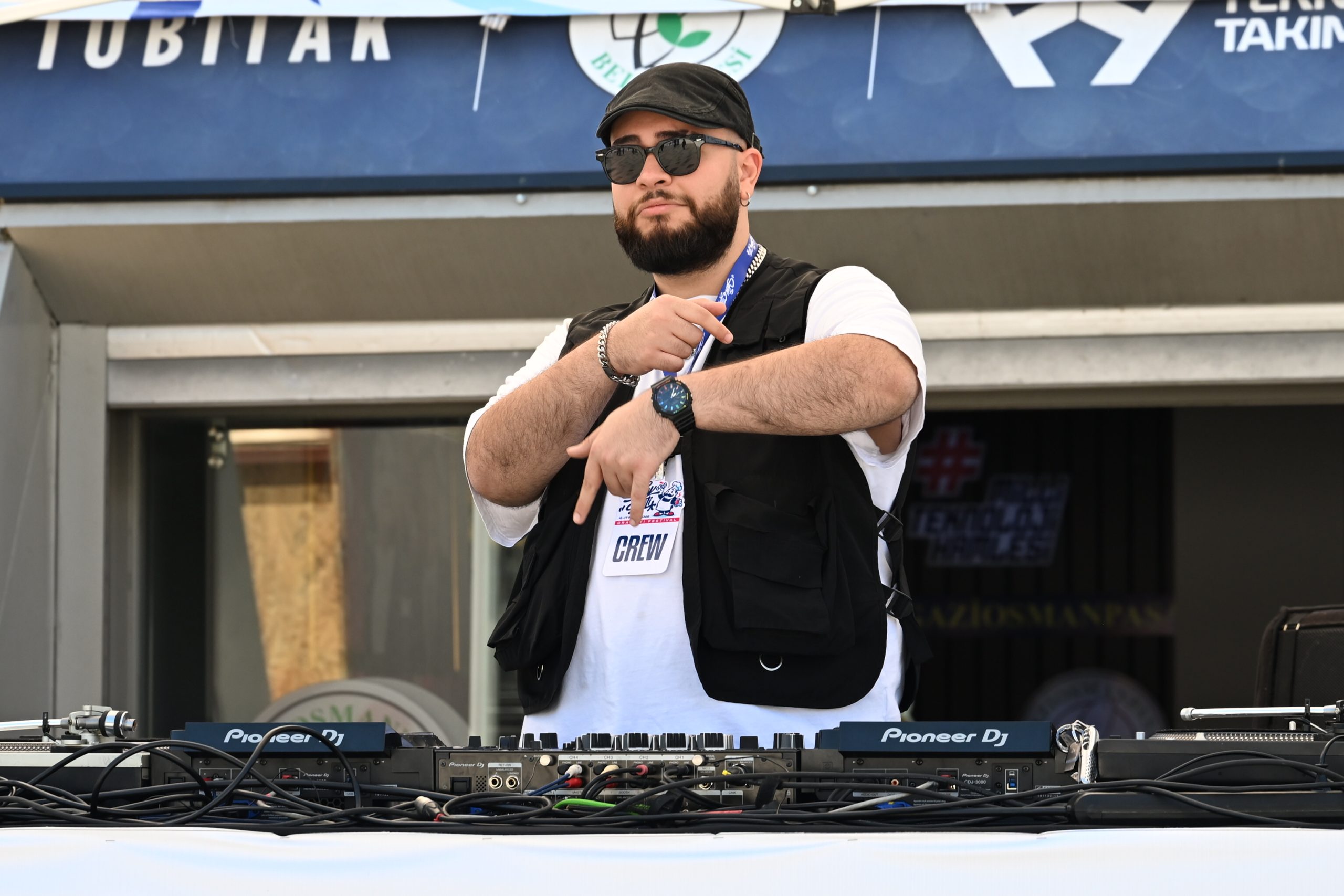 ŞEHRİN EN RENKLİ ETKİNLİĞİ: “SOKAK STİLİ GRAFFİTİ FESTİVALİ”, GAZİOSMANPAŞA’DA GERÇEKLEŞTİ