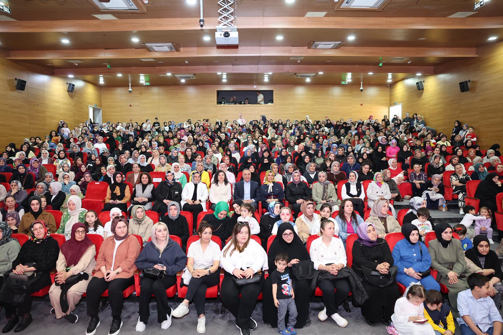 Bir Ninniyle Değişir Dünya