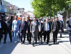 Sakarya’da esnaf ve vatandaşla buluştu