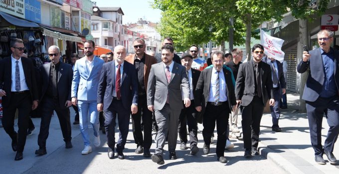 Sakarya’da esnaf ve vatandaşla buluştu