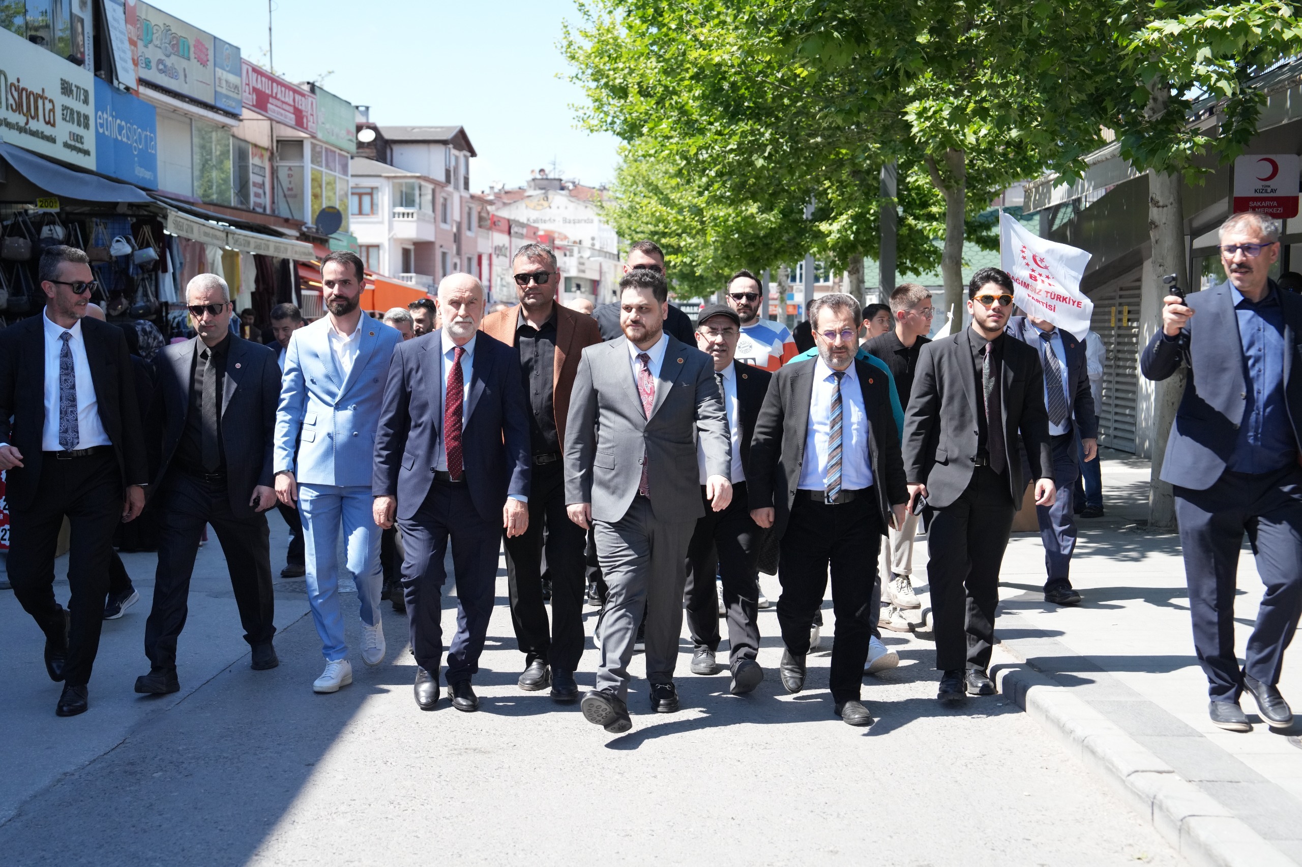 Sakarya’da esnaf ve vatandaşla buluştu