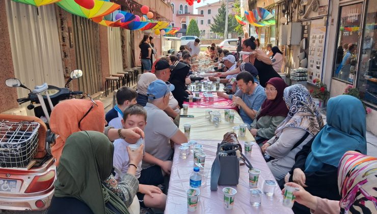 Sakarya’da özel gereksinimli çocuklar için döner pilav şenliği düzenlendi