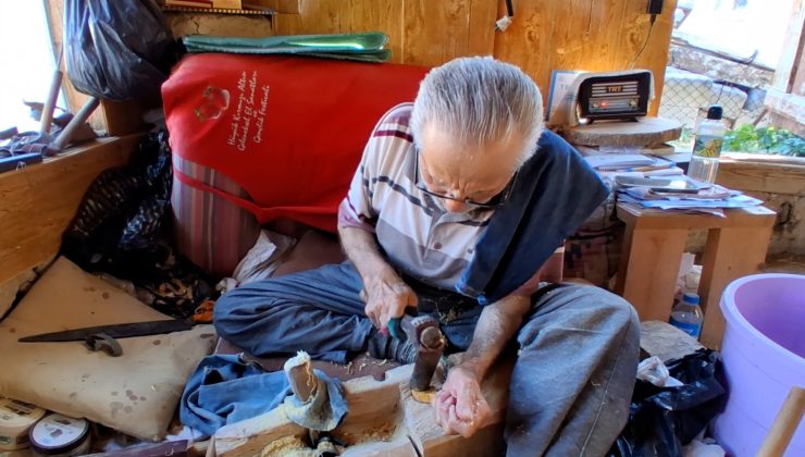 70 yıldır ahşaba hayat veriyor, Taraklı’nın asırlık geleneğini tek başına yaşatıyor