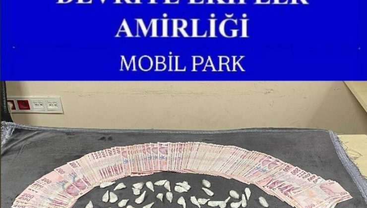 Eyüpsultan’da Taksiye Uyuşturucu Operasyonu: 53 Parça Kokain ve 30 Bin TL Ele Geçirildi!