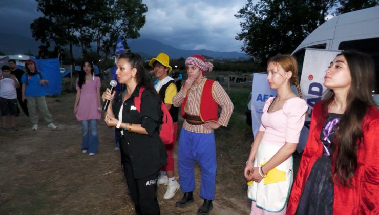 Tiyatroyla öğrendiler, deprem çantasını hazırlamayı öğrendiler