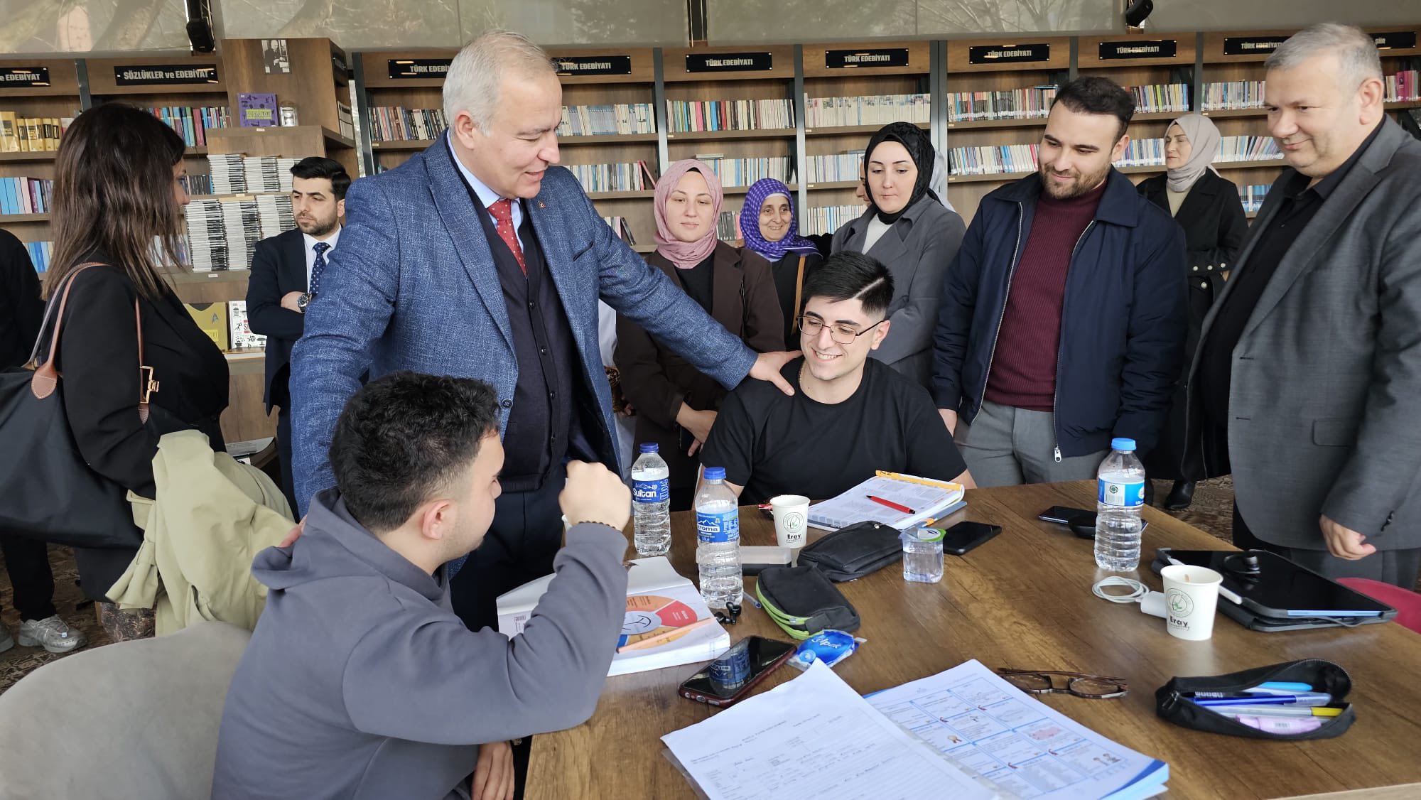 AK Parti Gaziosmanpaşa İlçe Başkanlığı’ndan Kitap Bağış Kampanyası