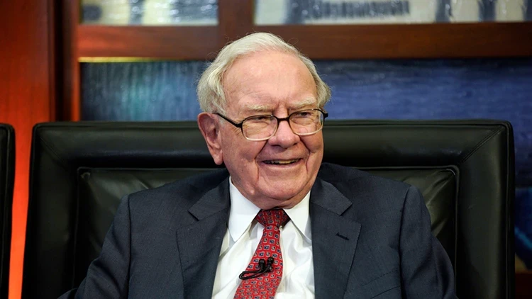 “Omaha Kahini” Warren Buffett 96 Yaşında Emekli Oldu: Serveti Dudak Uçuklatıyor