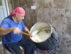 Cide’nin Meşhur Cevizli Helvası: Muhammer Usta’nın Elinden