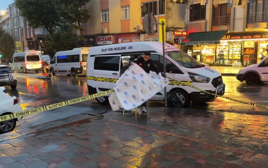 Gaziosmanpaşa’da Kaldırım Taşıyla Cama Saldırdılar, Kıramayınca Patlayıcı Bırakıp Kaçtılar