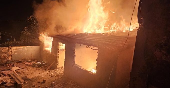 Gaziosmanpaşa’da Metruk Binada Yangın Çıktı