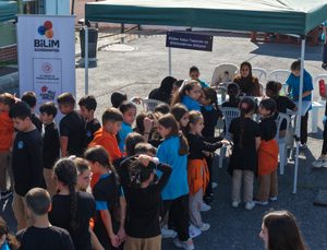 GAZİOSMANPAŞA KÖY OKULLARINDA UZAYIN KAPILARINI ARALIYOR
