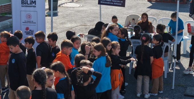 GAZİOSMANPAŞA KÖY OKULLARINDA UZAYIN KAPILARINI ARALIYOR
