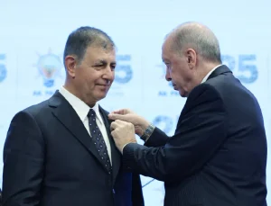 İzmir Büyükşehir Belediye Başkanı Cemil Tugay AK Parti’ye Katıldı