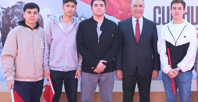 Sultangazi Belediye Başkanı Abdurrahman Dursun, 29 Ekim Cumhuriyet Bayramı dolayısıyla bir mesaj yayınladı.