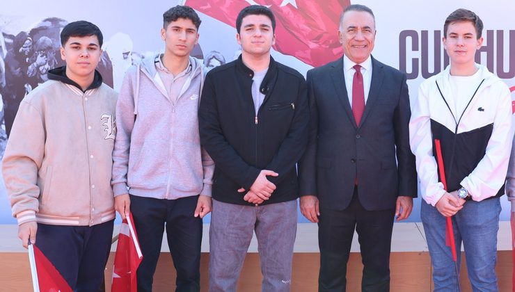 Sultangazi Belediye Başkanı Abdurrahman Dursun, 29 Ekim Cumhuriyet Bayramı dolayısıyla bir mesaj yayınladı.