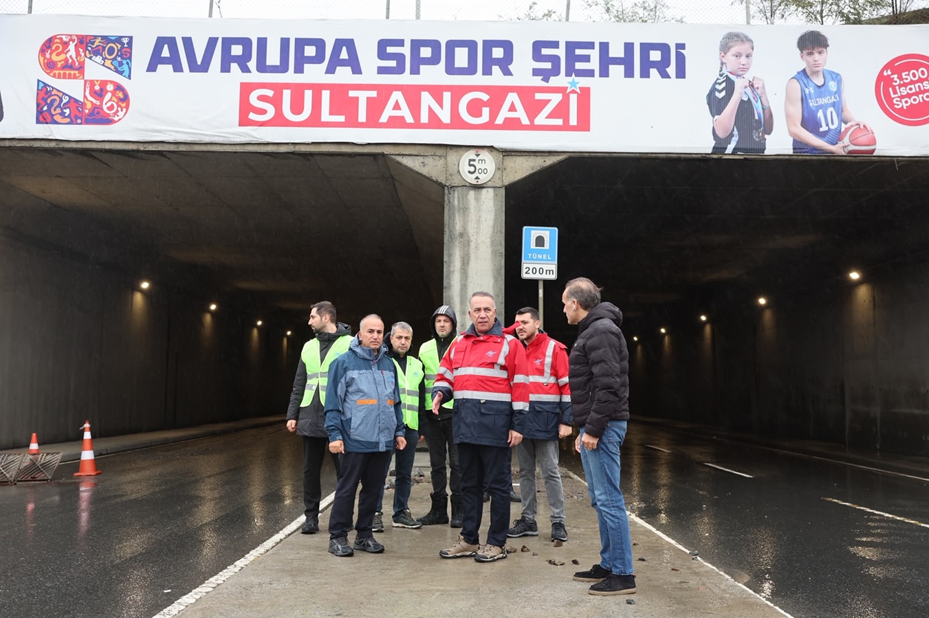Sultangazi’de Yağış Mesaisi Ekipler 7/24 Sahada