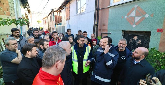 Abdullah Özdemir selden etkilenen vatandaşları ziyaret etti: “Kalıcı çözüm için dönüşüm sürecini başlatmalıyız”